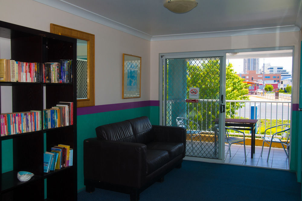 Aquarius Gold Coast Hostel Exterior photo